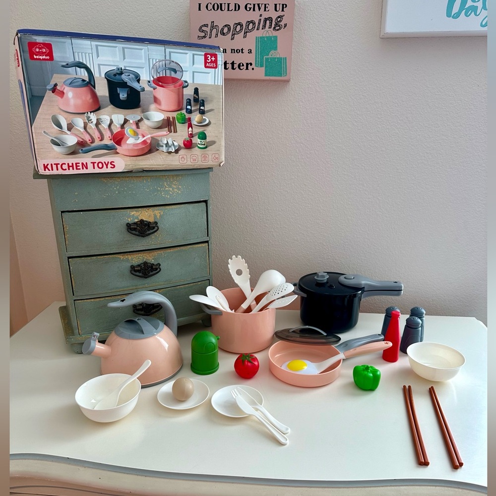 New 32 piece kitchen toys